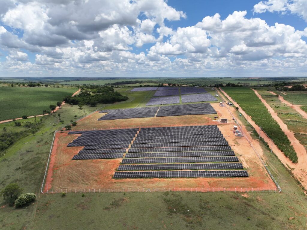 imagem Algar Telecom inaugura usina solar com 4 mil módulos em SP